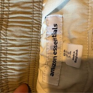 Amazon Essentials Men’s Light Khaki Shorts NWOT
